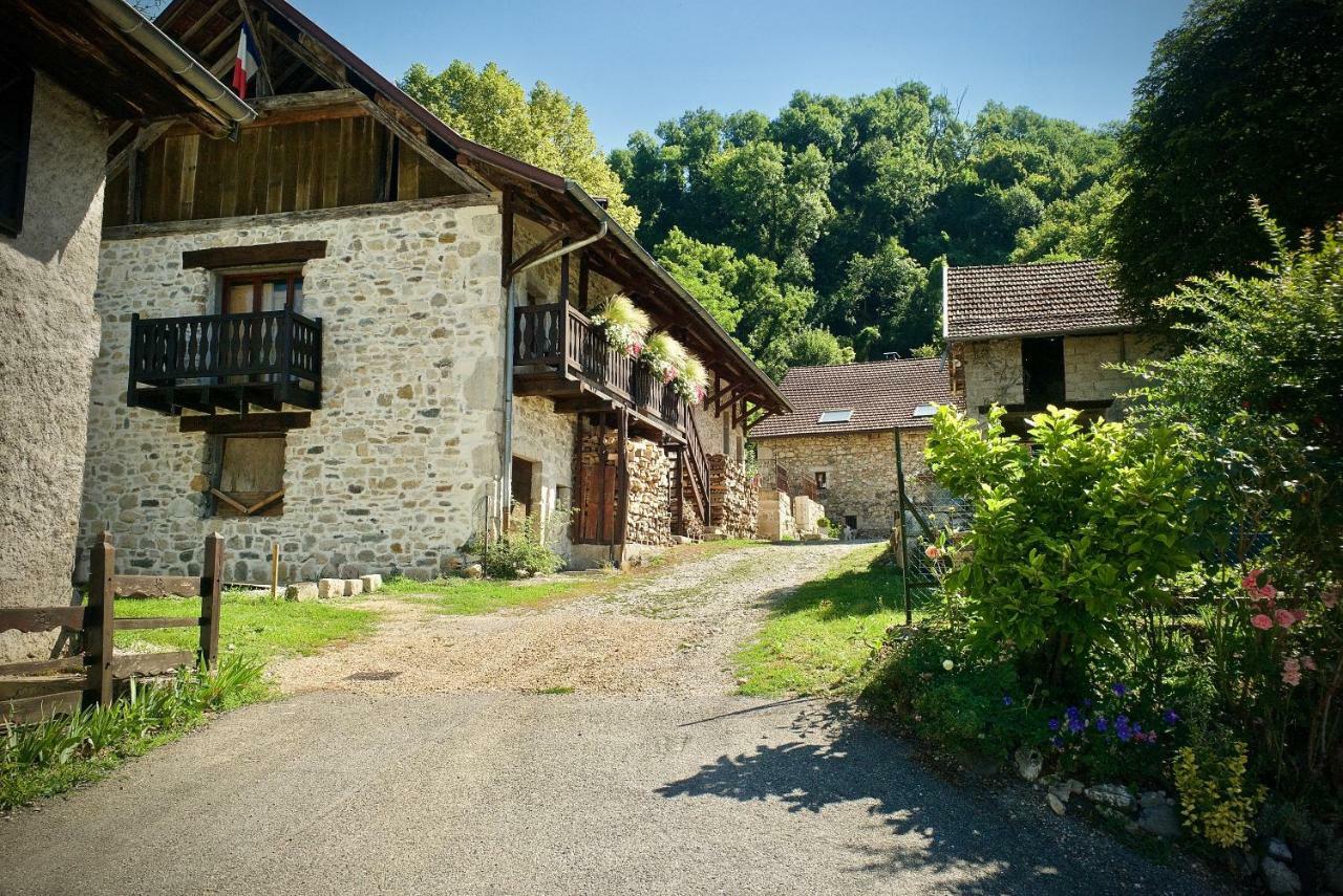Chambres D'Hotes Des Lodges De La Cascade Yenne Eksteriør billede