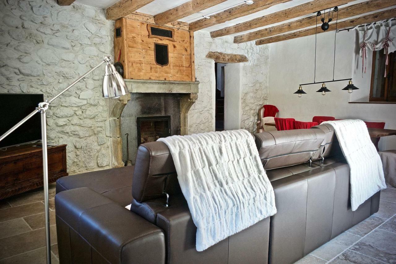 Chambres D'Hotes Des Lodges De La Cascade Yenne Eksteriør billede
